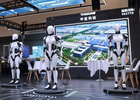 中坚科技亮相2026 WAIC:人形机器人ZERO首秀,重载四足机狗落地应用 - 配图1(科技)