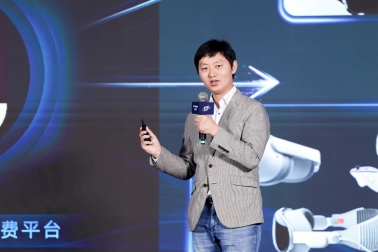 穿着西装笔挺的男子与配字<em></em>
<em></em>
AI 生成的内容可能不正确。