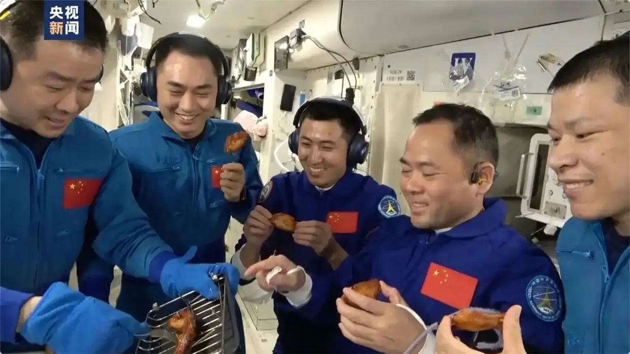 神舟二十二号将发射，五名航天员训练中，为何说有一名压力最大？