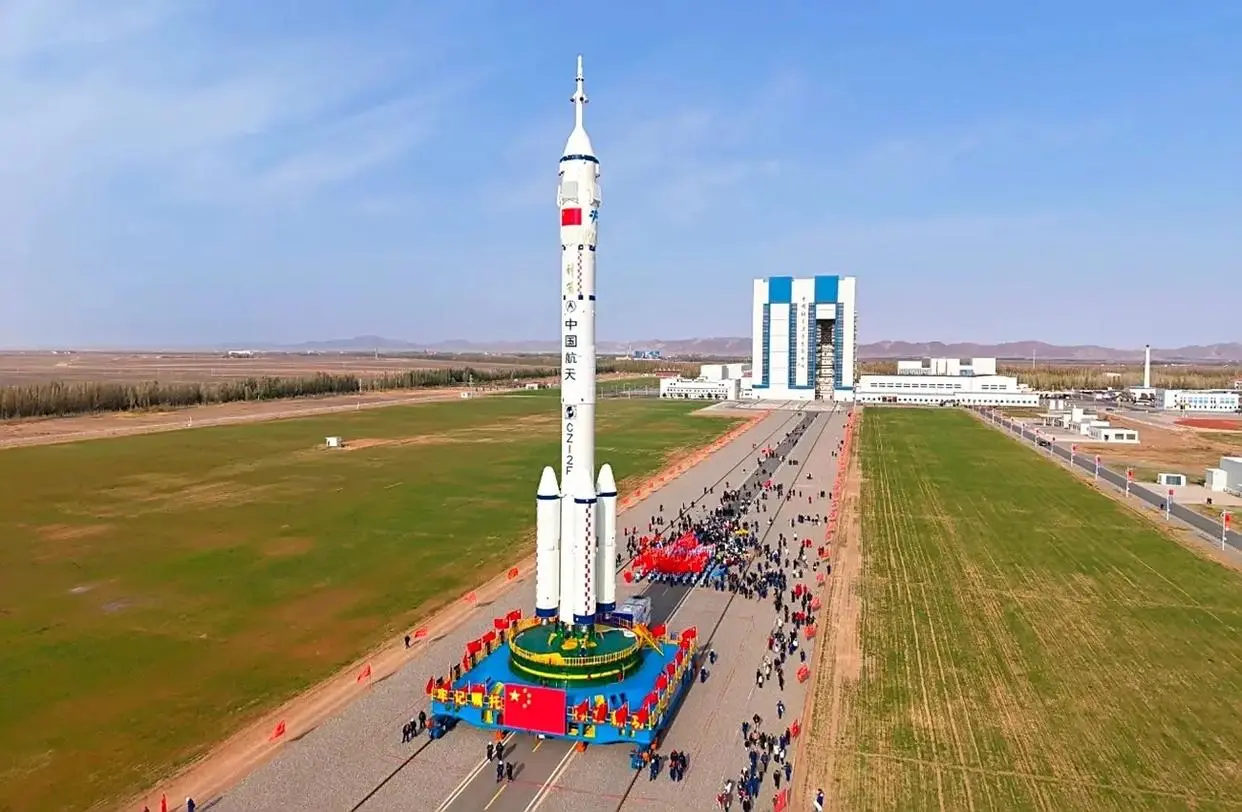 神舟二十二号将发射，五名航天员训练中，为何说有一名压力最大？