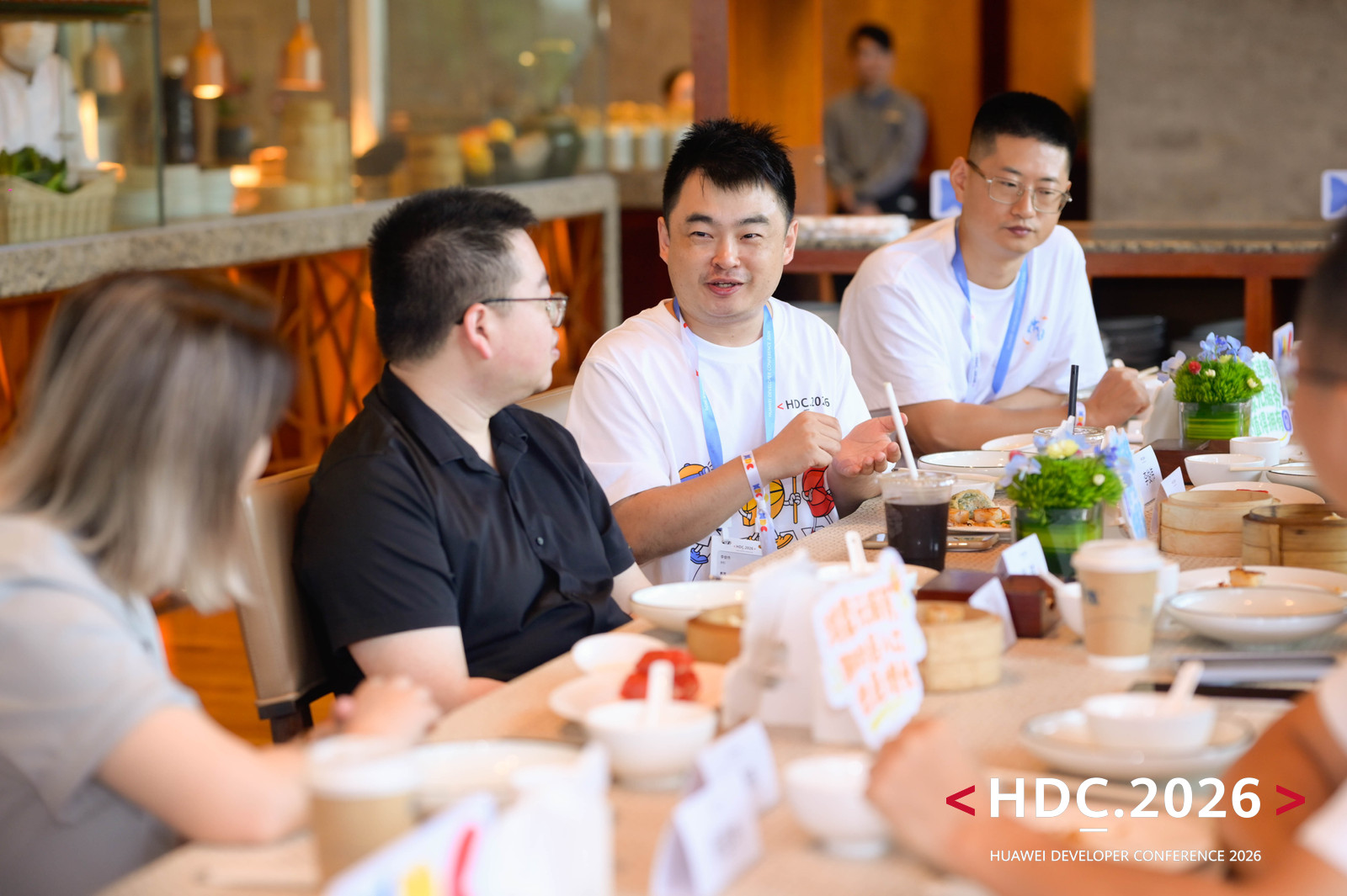 HDC 2026 早餐会:热聊 AI、服务分发与 AI Coding,鸿蒙生态把未来新机会摆上桌(图5) 图片 5.png