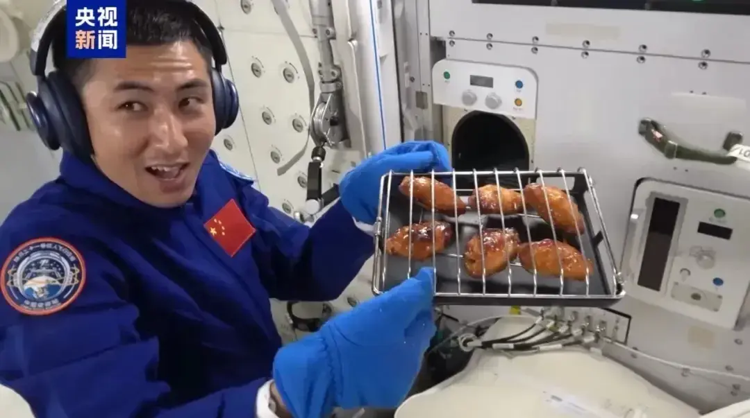 神舟二十号延期返航：空间站6人继续同飞：空间站氧气为何用不完