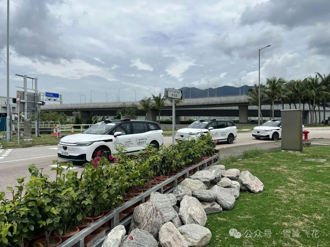 百度一直积极拓展市区路线,在不同时段不同的路面情况进行测试(陈巧恩摄)