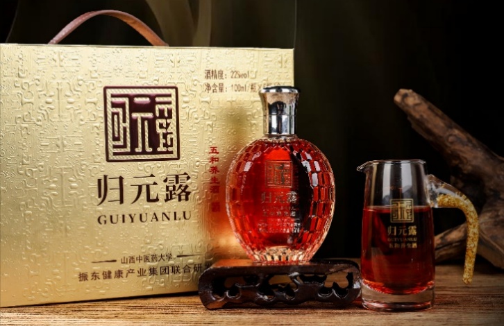 桌子上的酒瓶
AI 生成的内容可能不正确。