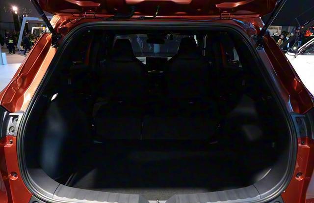 行驶8000km后,看到了纯电和油混之间的区别,车主:后悔选错车!