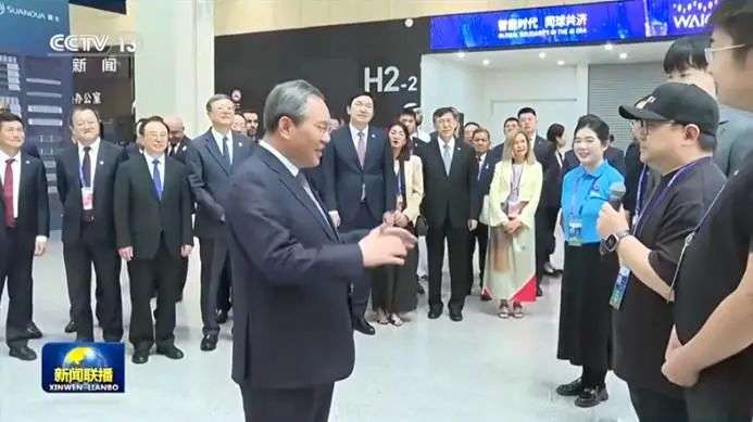 李强总理亲临 RWKV 展位指导