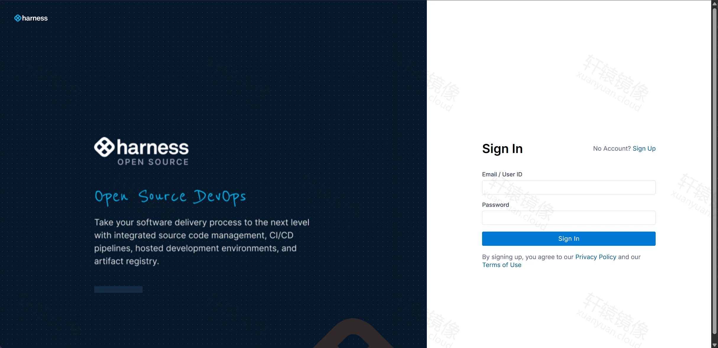 Harness Open Source 登录页 Sign In：左侧 Open Source DevOps 介绍，右侧 Email / User ID 与 Password