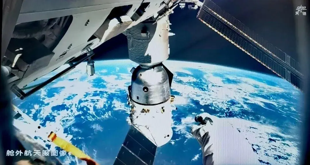 神舟二十二号将发射，五名航天员训练中，为何说有一名压力最大？