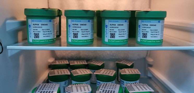 锡膏在密封容器中冷藏，以最大限度地延长保质期