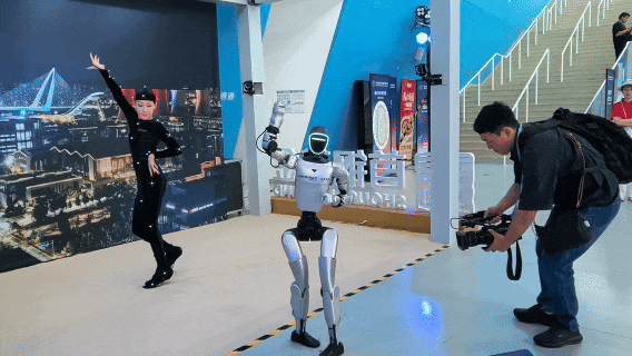 运动会遥操作1.gif