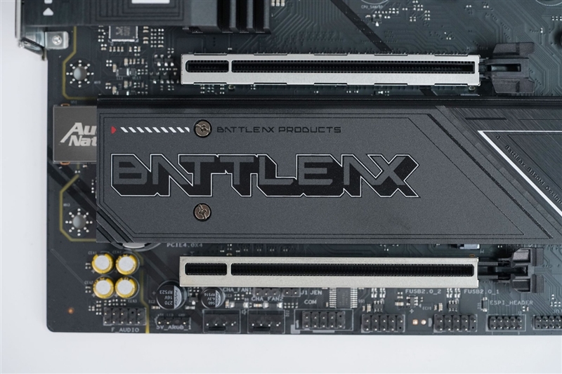 主流玩家的高端主板!七彩虹战斧B850M超级黑刃主板评测:供电散热配置豪华 性价比极佳