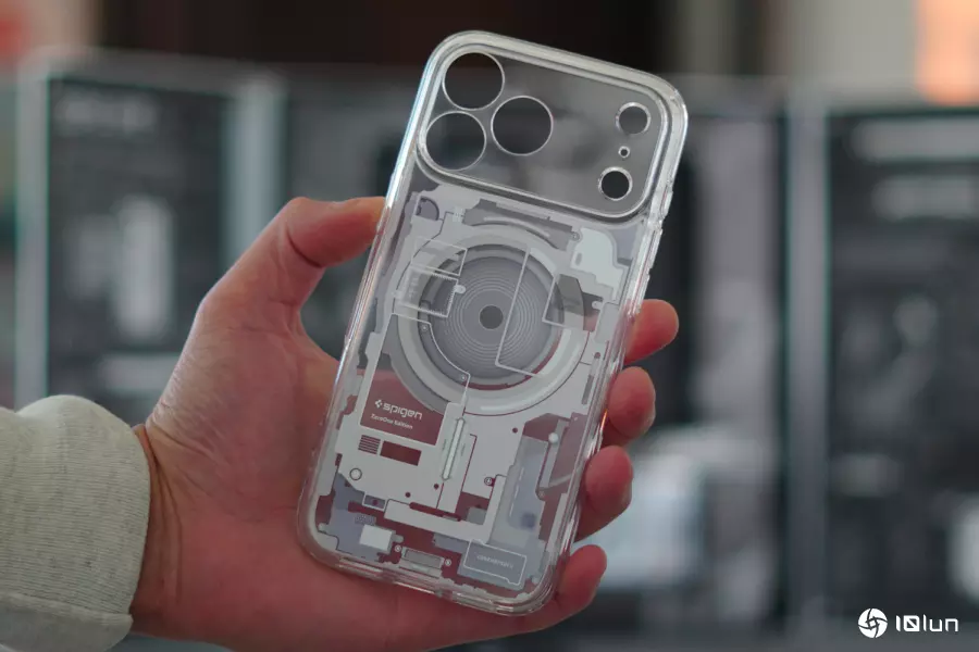 拆解风格机壳,让你一窥iPhone 17内部奥秘