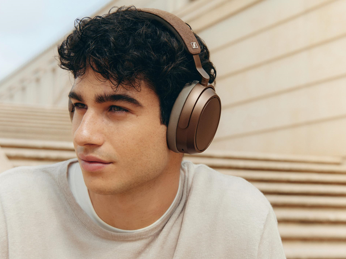 A person wearing headphones

AI-generated content may be incorrect.