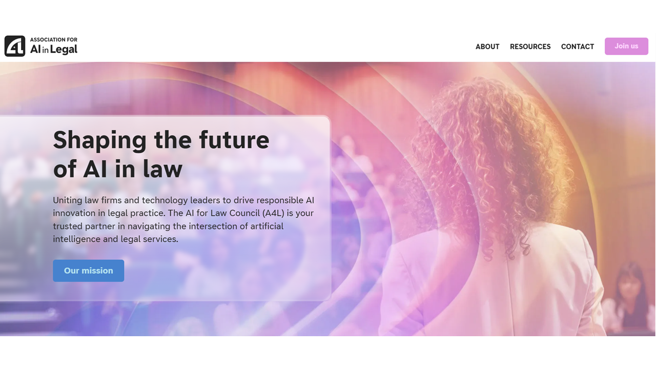 当AI成为法律会议的主角，它不再只是工具，而是成了需要被审判和辩护的对象。