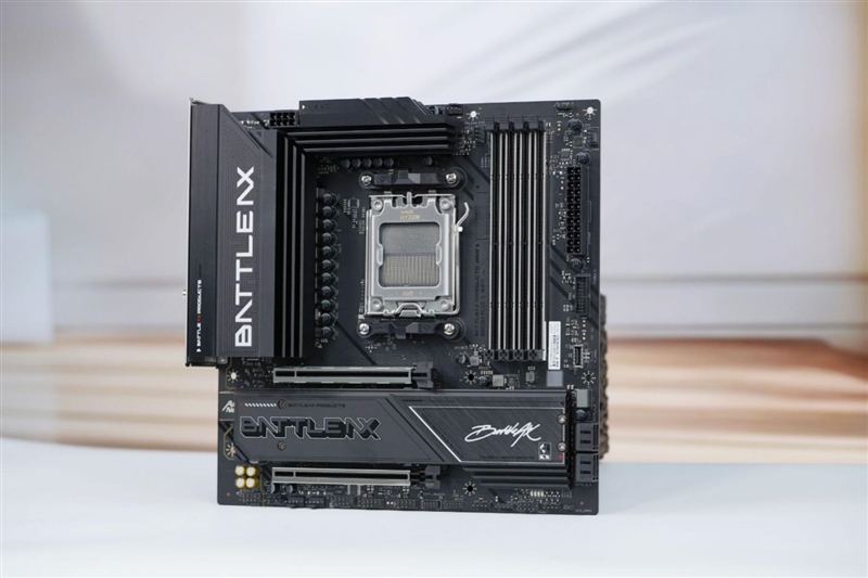 主流玩家的高端主板!七彩虹战斧B850M超级黑刃主板评测:供电散热配置豪华 性价比极佳