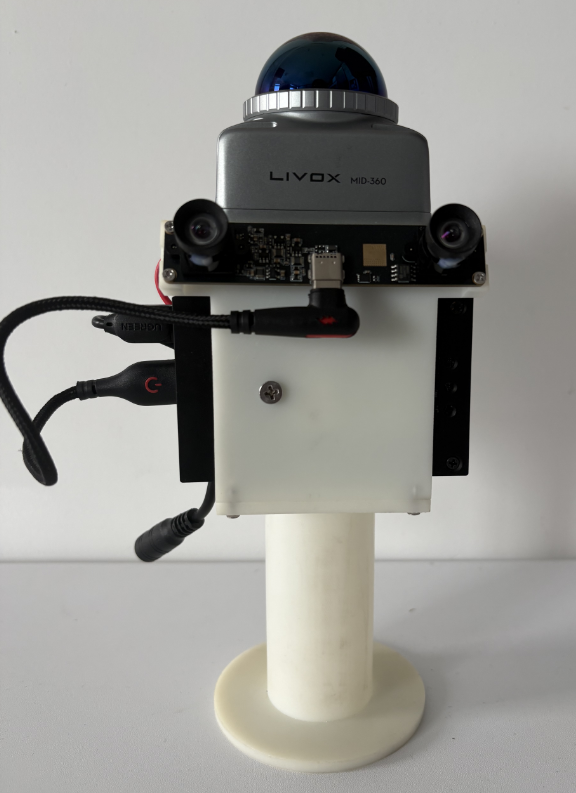 图1 在办公室实拍手持扫描仪HandBot-S1