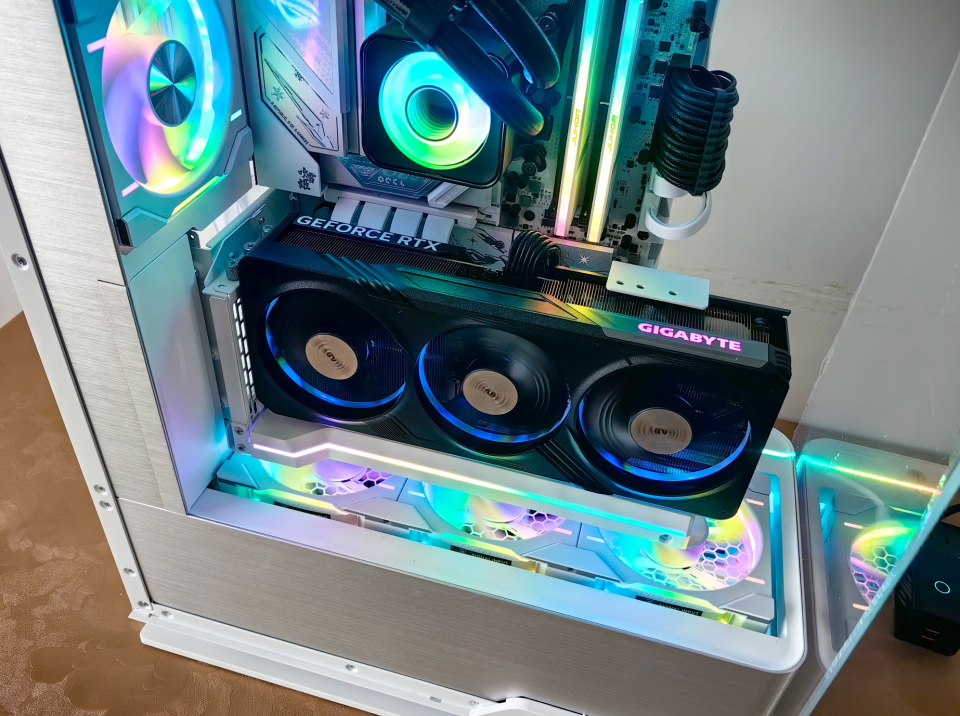 颜值就是正义，高透海景+显卡竖装！追风者 evolv x2装机分享