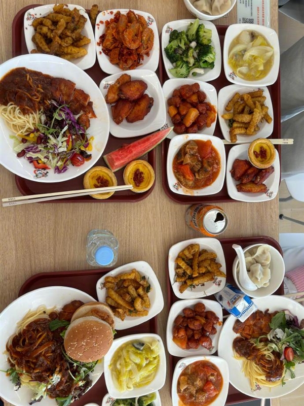 小米15元员工餐刷屏!还有海底捞 这也太丰盛了