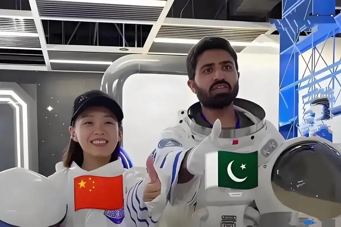 神舟二十二号将发射，五名航天员训练中，为何说有一名压力最大？