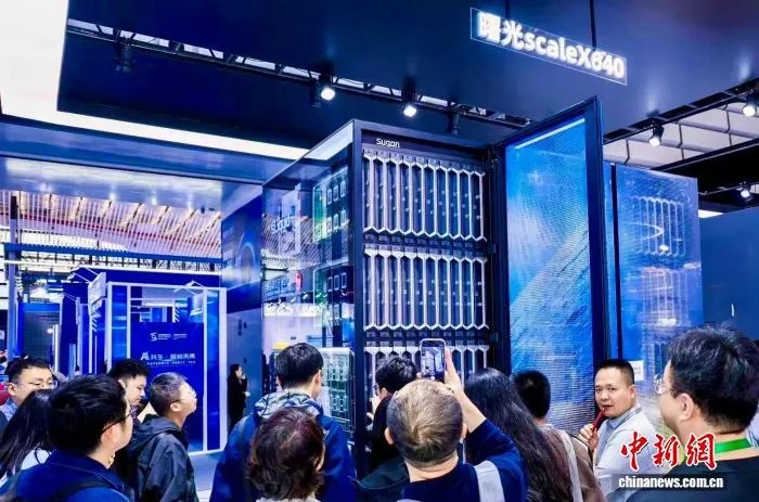 scaleX640超节点中科曙光AI一体机在展台展示机柜布局_2