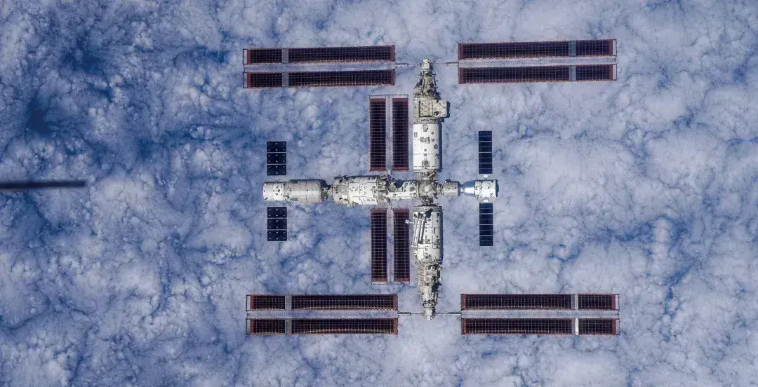 神舟二十号延期返航：空间站6人继续同飞：空间站氧气为何用不完