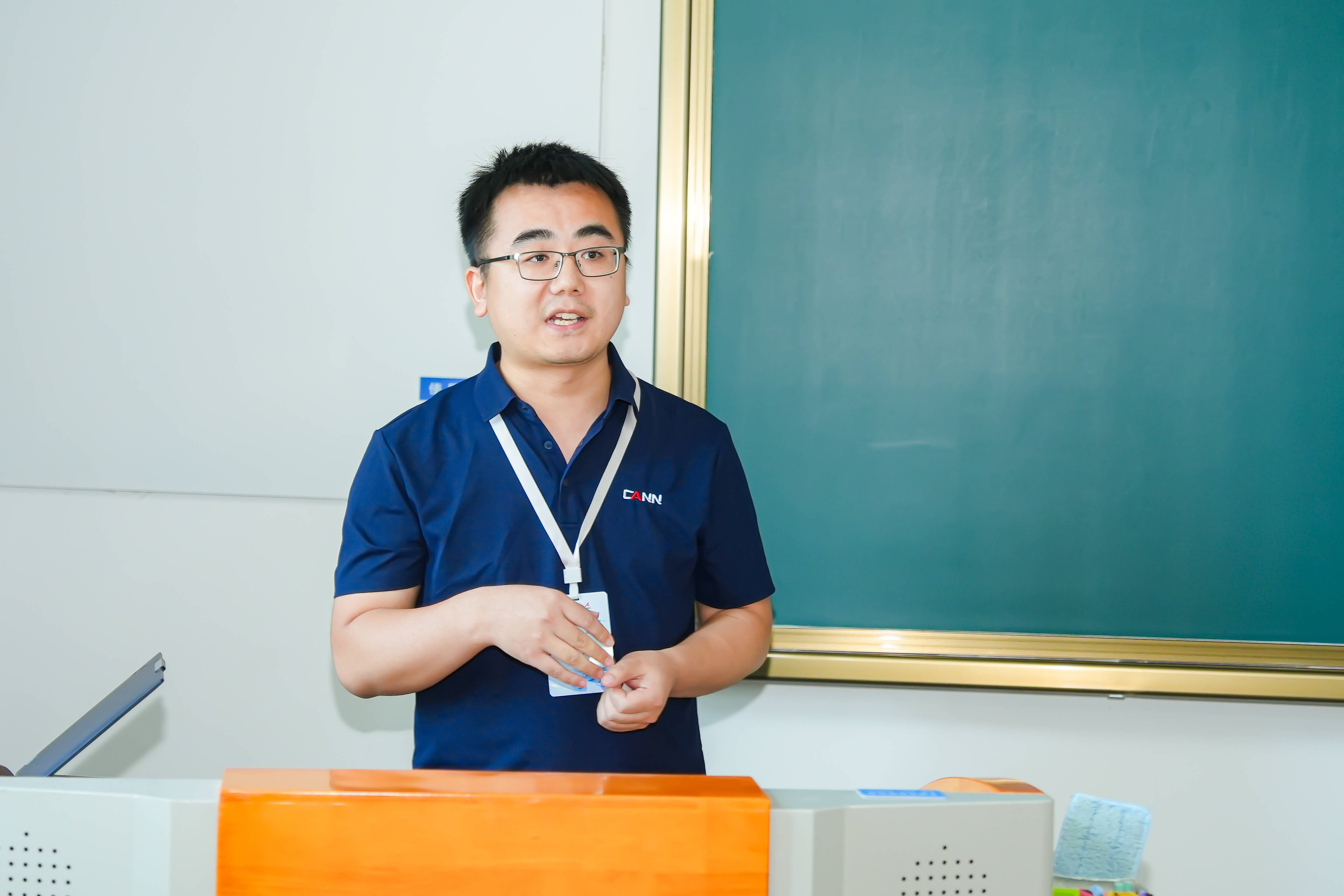 华为海思CANN高校生态运营经理王杰.jpg
