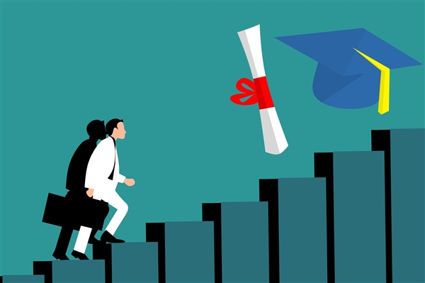 蚂蚁集团前CEO:中国式接班要多包容二代 二代愿意接手是天大的幸运