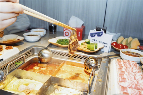 小米15元员工餐刷屏!还有海底捞 这也太丰盛了