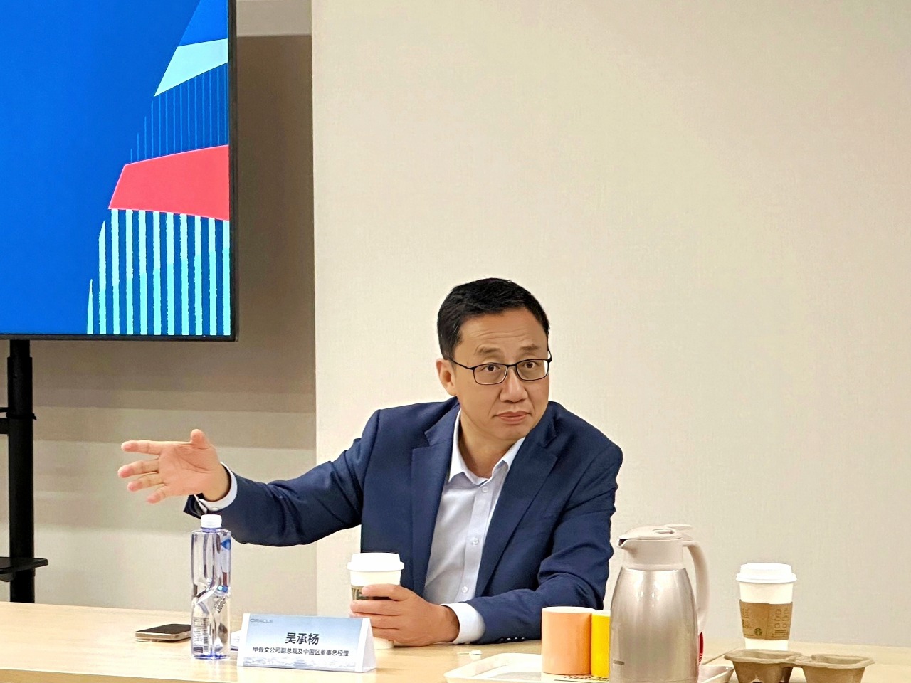 甲骨文：想要AI玩的溜，关键在于数据融合
