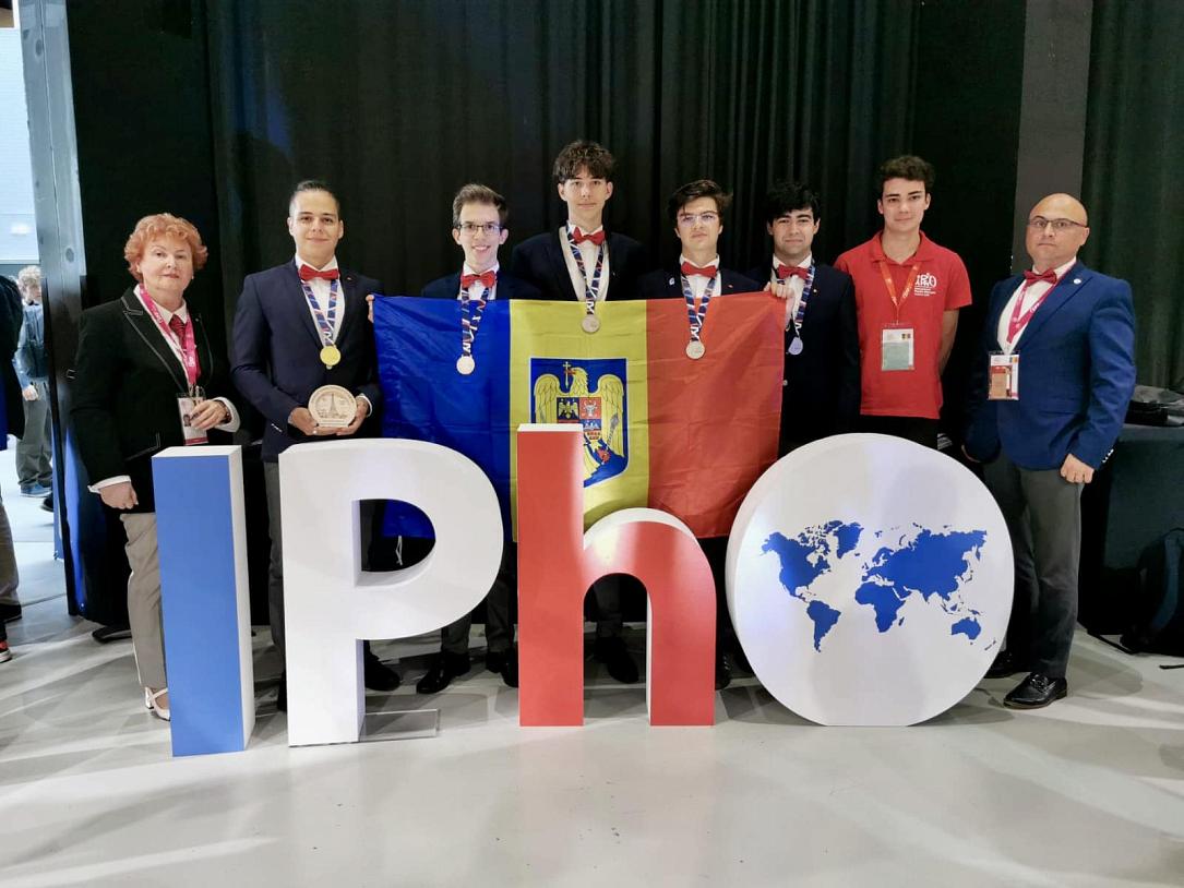 Romania wins one gold, four silver medals at the 2025 International Physics  Olympiad | Romania Insider