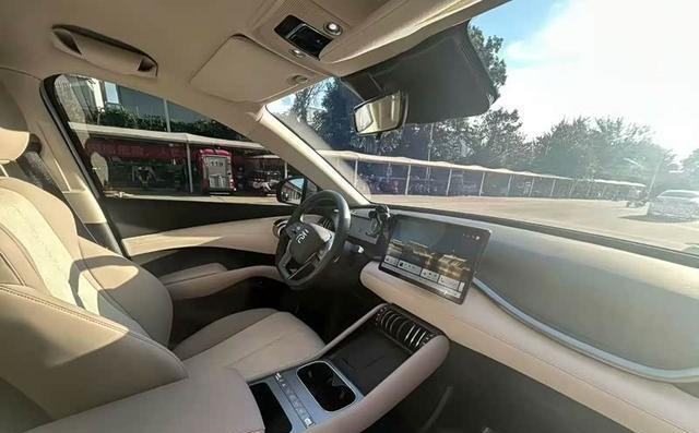 行驶8000km后,看到了纯电和油混之间的区别,车主:后悔选错车!