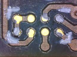 PCB 上的 ENIG 黑色焊盘缺陷与无缺陷表面处理的比较