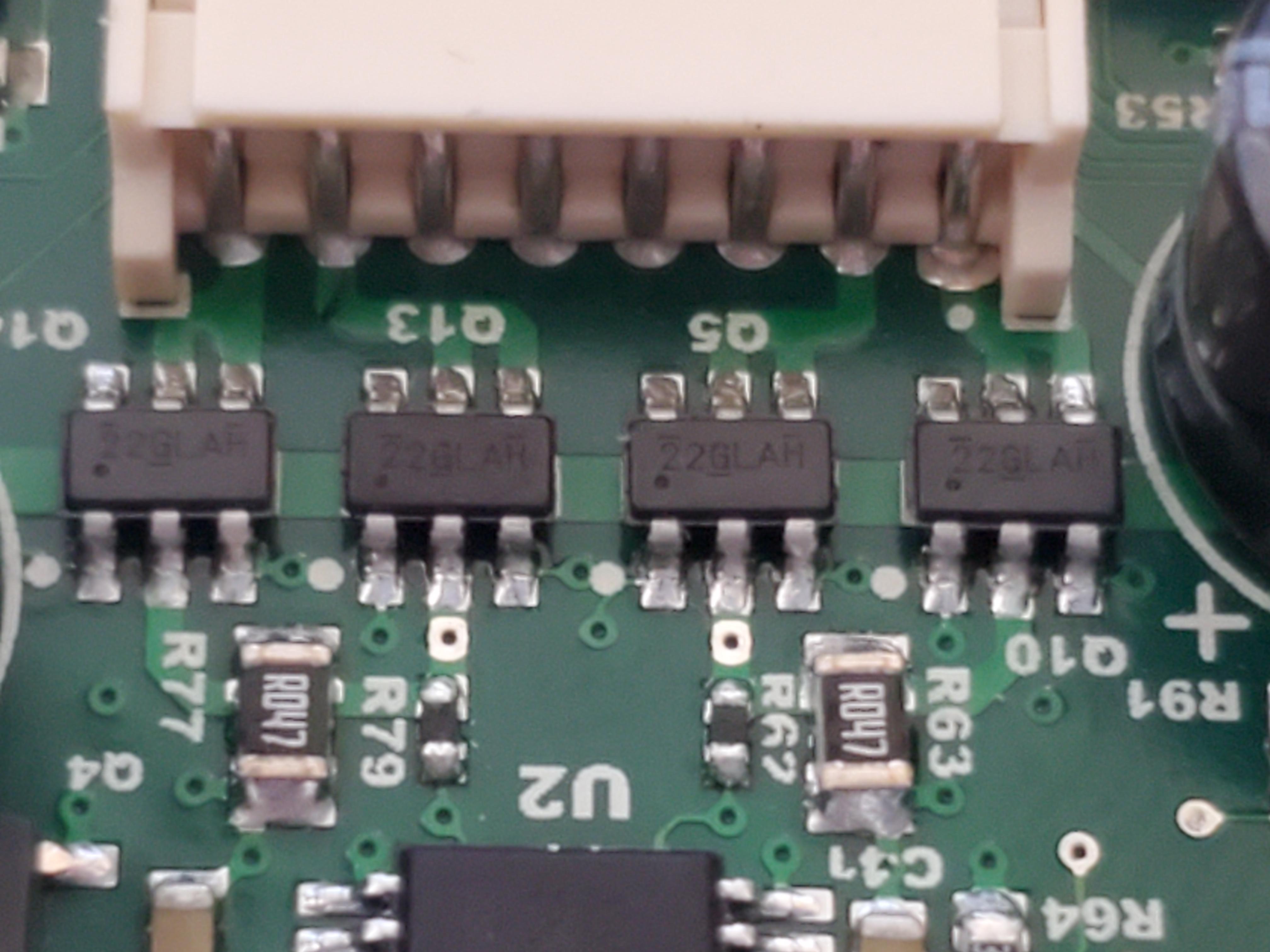 采用 SOT-23 封装的 SMD 晶体管，带有识别标记