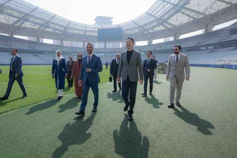 沙迦副酋长、沙迦媒体委员会主席 Sultan bin Ahmed 殿下参访上海影视制作基地、影视乐园及体育场馆（图片来源：AETOSWire）