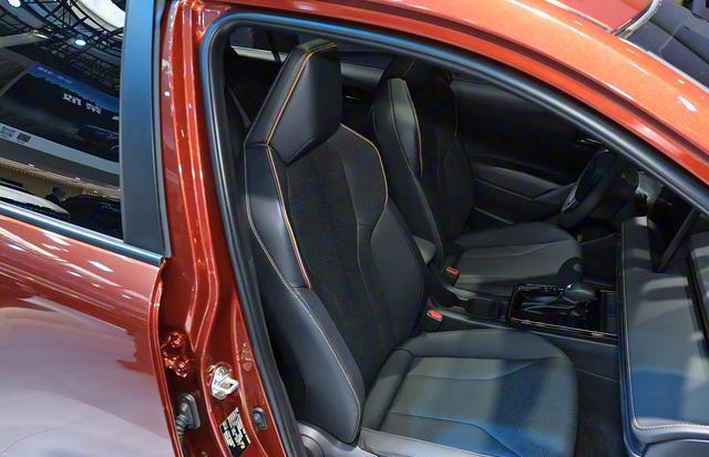 行驶8000km后,看到了纯电和油混之间的区别,车主:后悔选错车!