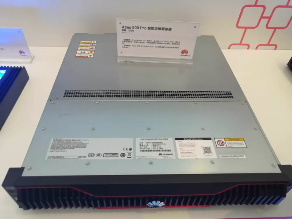 华为Atlas 200I A2加速模块实物图显示外观标签与接口区域_1