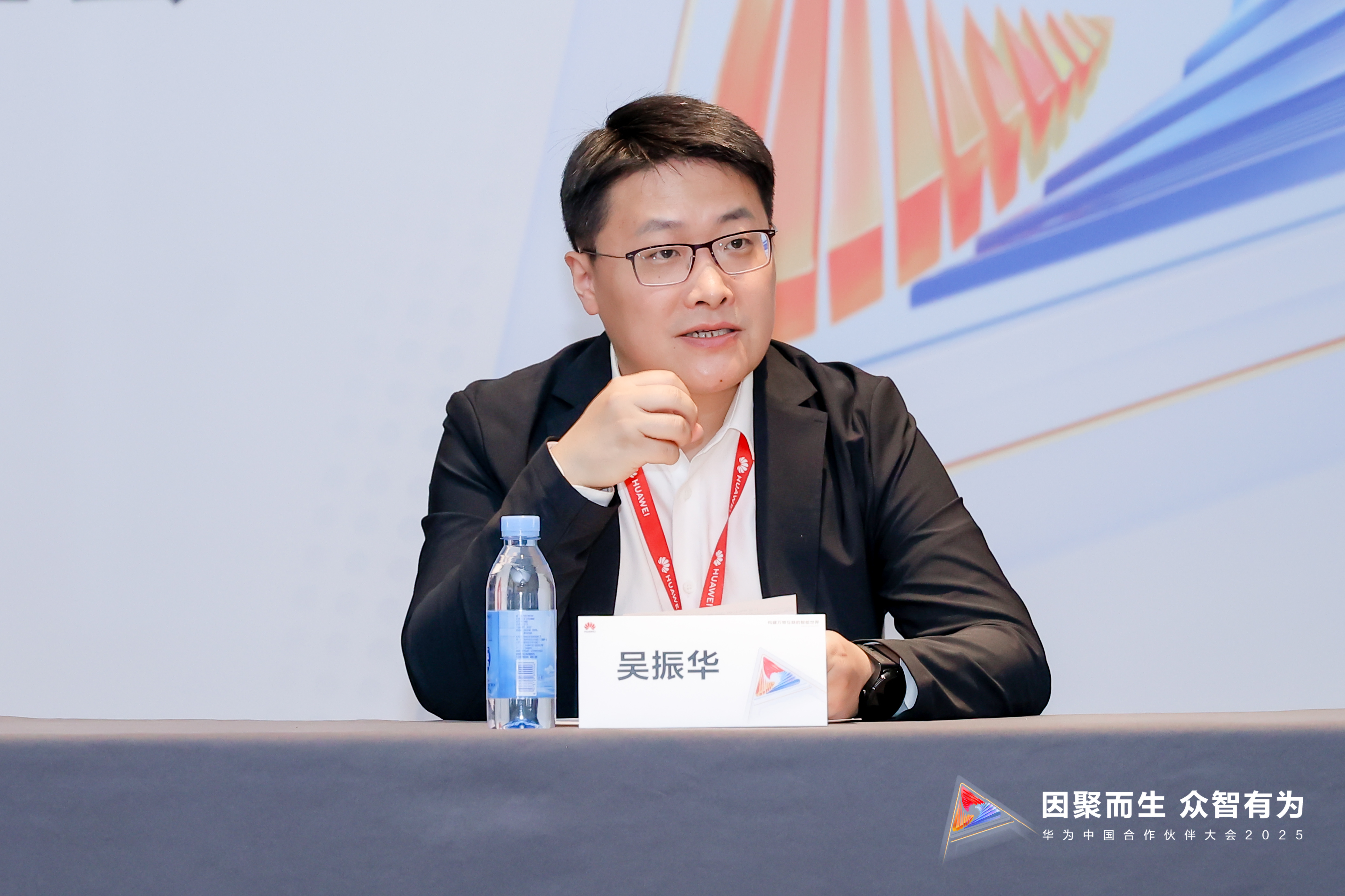 华为中国政企业务分销销售部部长 吴振华这意味着华为分销业务在售的