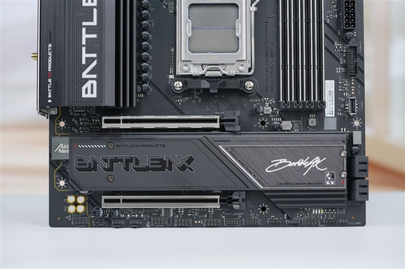 主流玩家的高端主板!七彩虹战斧B850M超级黑刃主板评测:供电散热配置豪华 性价比极佳