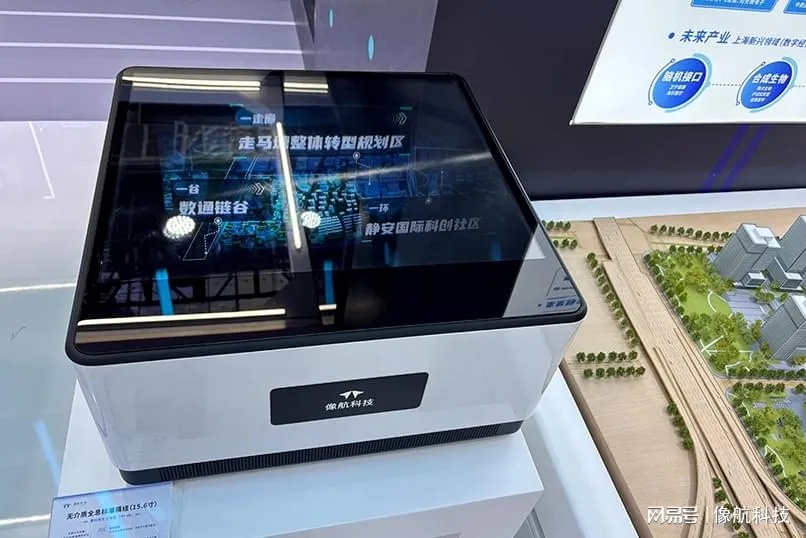 华为粤匠大模型AI一体机黑白外观展台展示_1