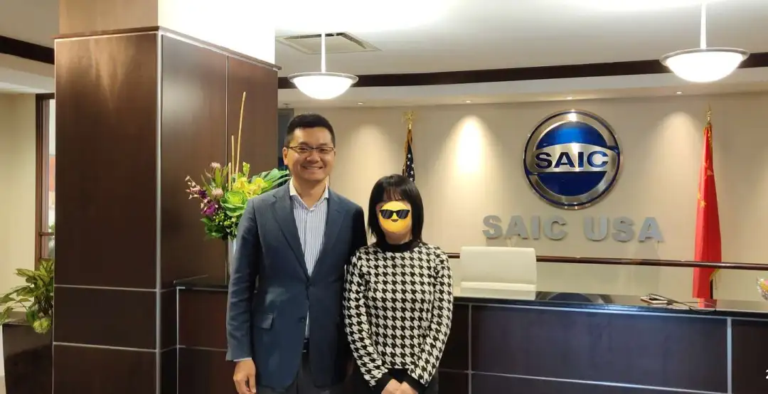 我与被派往上汽美国的前同事在美国底特律的合影