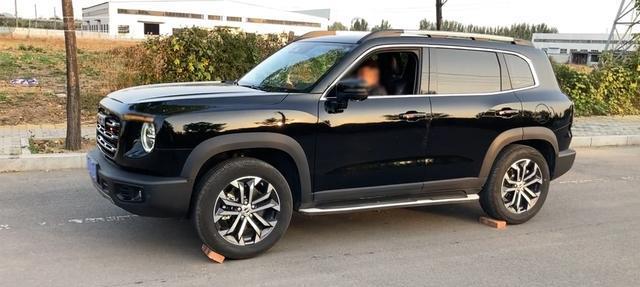 四块砖头困车:前驱车没有能通过的,这是什么原理?