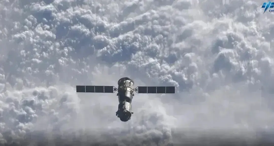 神舟二十号延期返航：空间站6人继续同飞：空间站氧气为何用不完