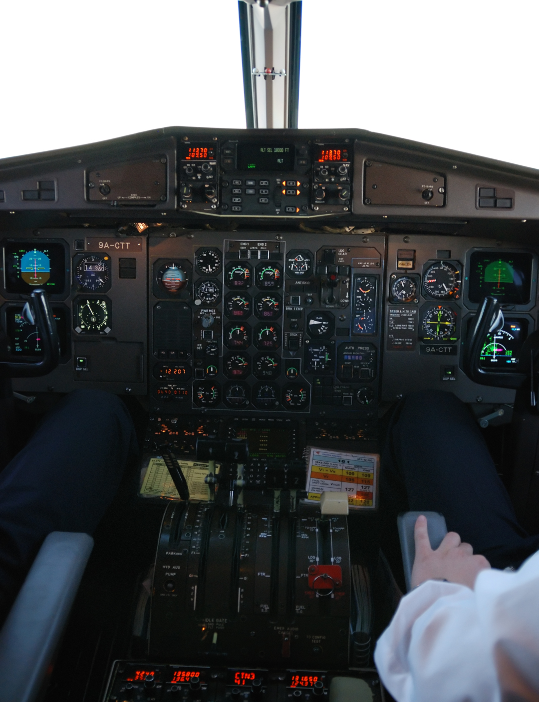 千库网_飞机驾驶舱_摄影图编号18155742.jpg