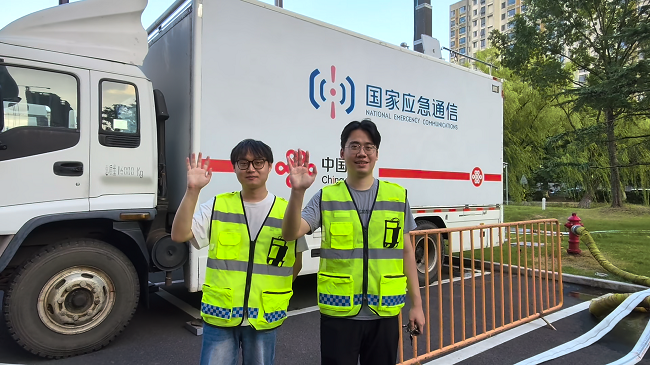 江苏联通工程师现场做赛会用网保障.png