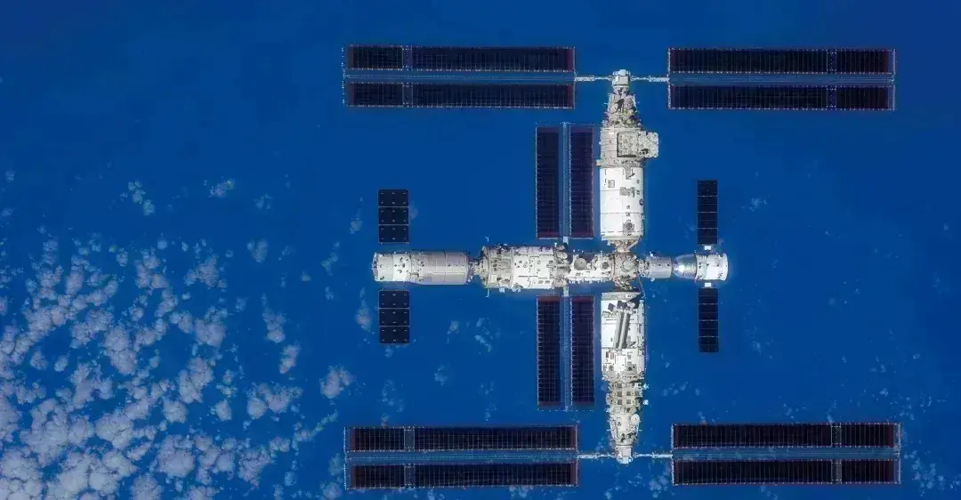 神舟二十号延期返航：空间站6人继续同飞：空间站氧气为何用不完