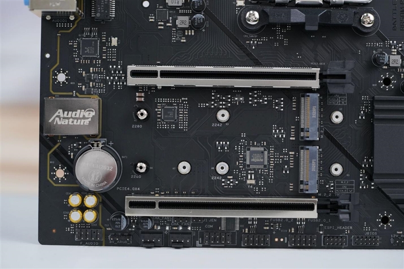 主流玩家的高端主板!七彩虹战斧B850M超级黑刃主板评测:供电散热配置豪华 性价比极佳