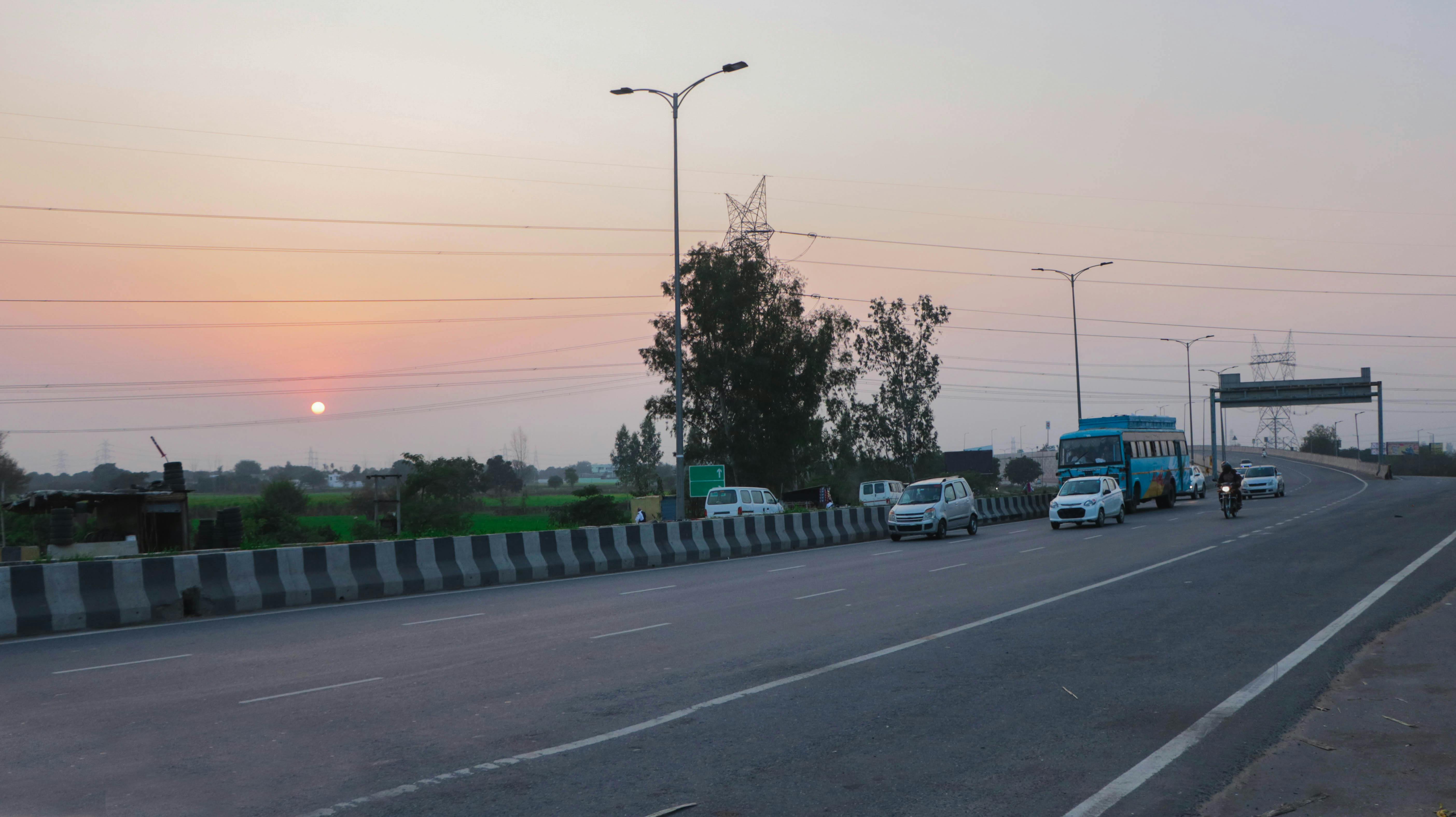 Closing banner showing efficient data flow from retrieval to compressed context in AI system