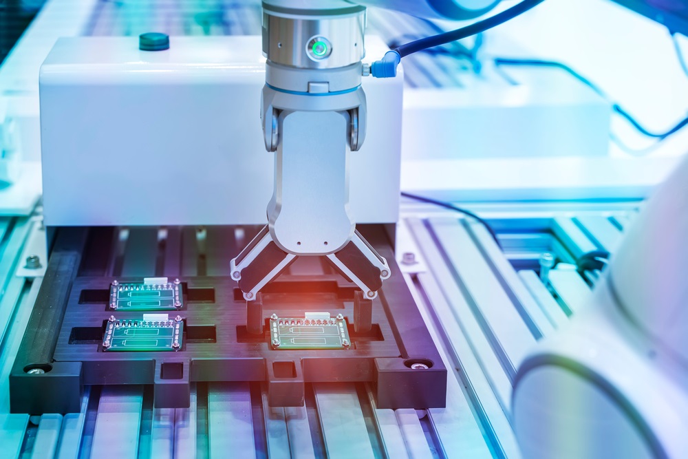SMT生产中的机器人PCB处理系统